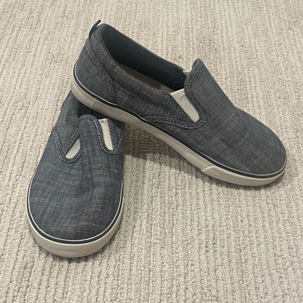 GAP Kids Gray Loafers Slip-On Shoes with Elastic Panels Boys Size 1 Used
